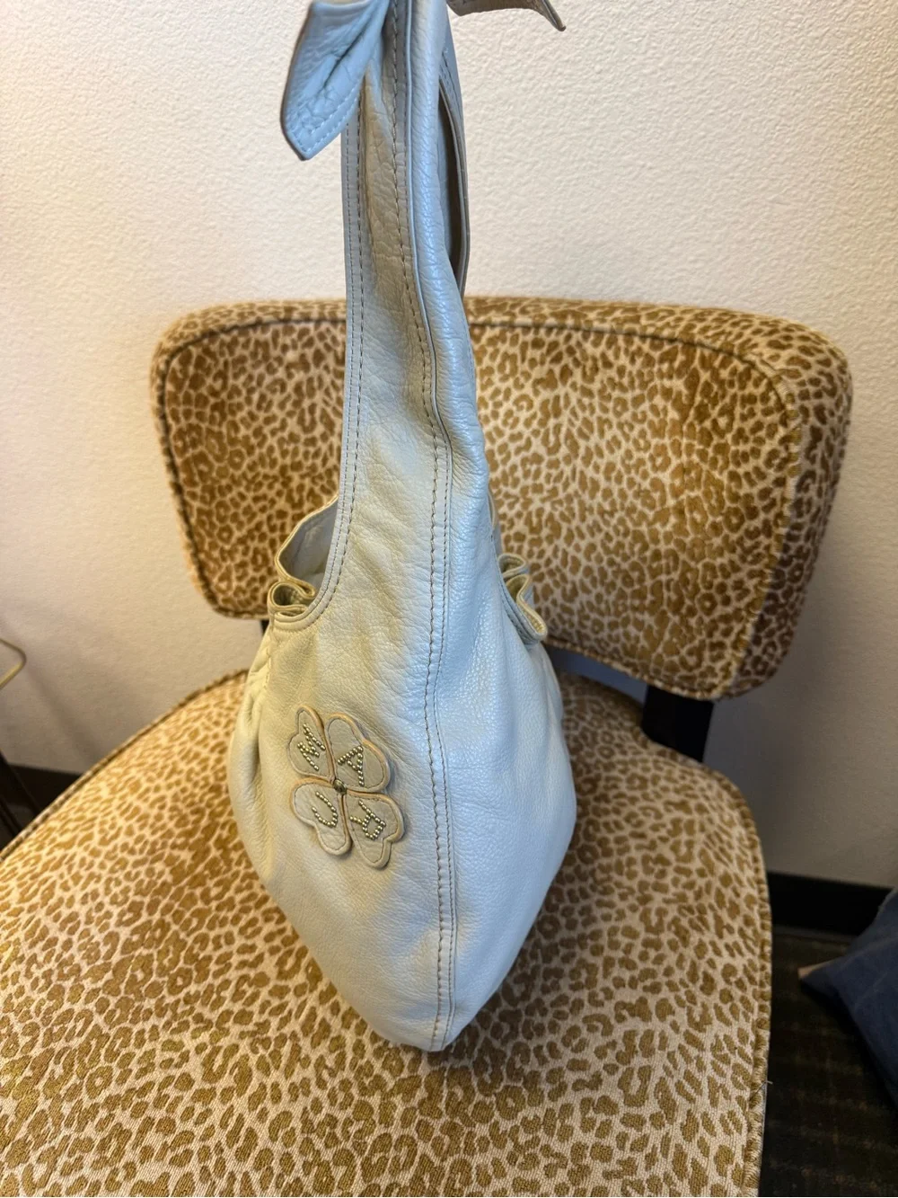 💯Auth! MARC JACOBS Cream/Beige Leather Knotted Shoulder Hobo Bag w Flower Appl.